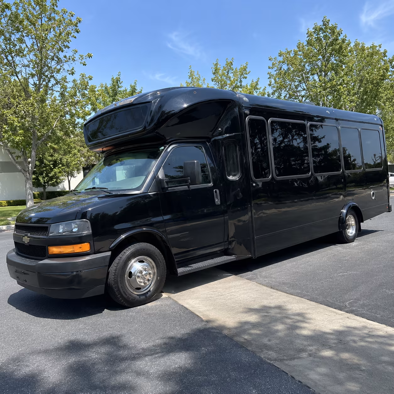 east brunswick 15 passenger party bus