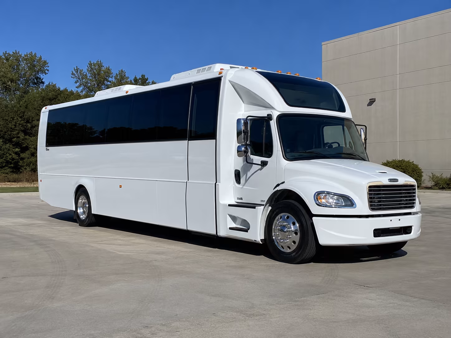 east brunswick 28 passenger party bus
