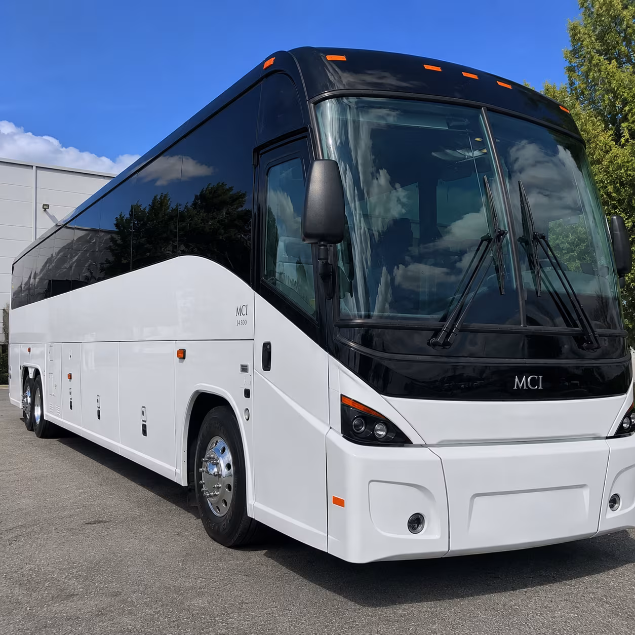 lakewood make your long distance trip easier with a lakewood charter bus