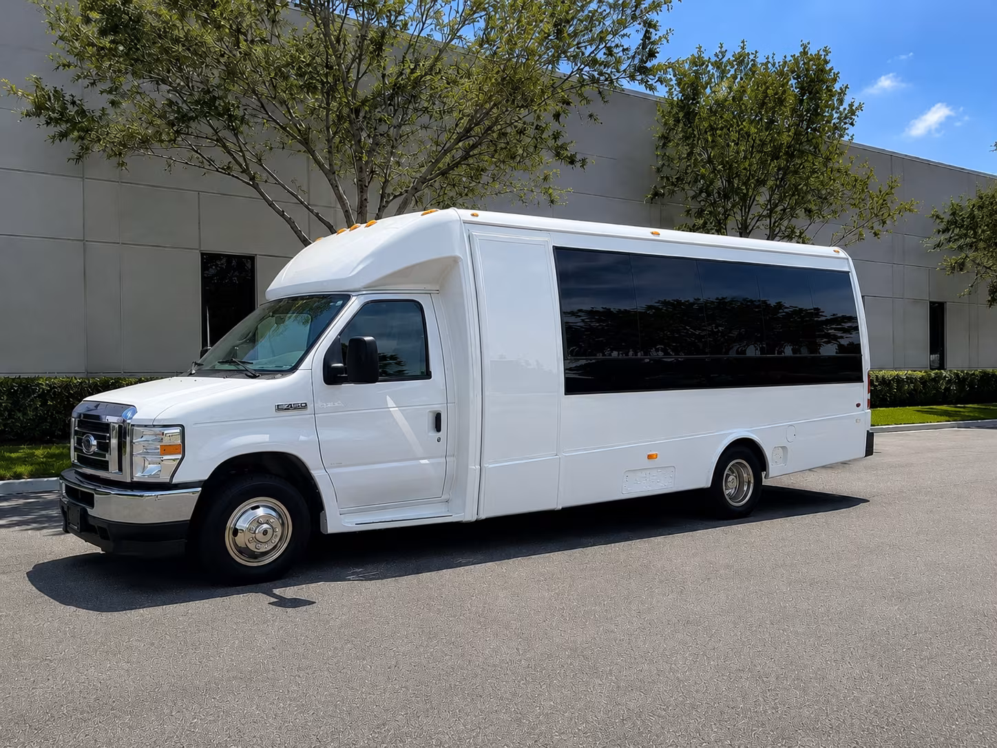shuttle your guests between the hilton east brunswick and your venue all night long
