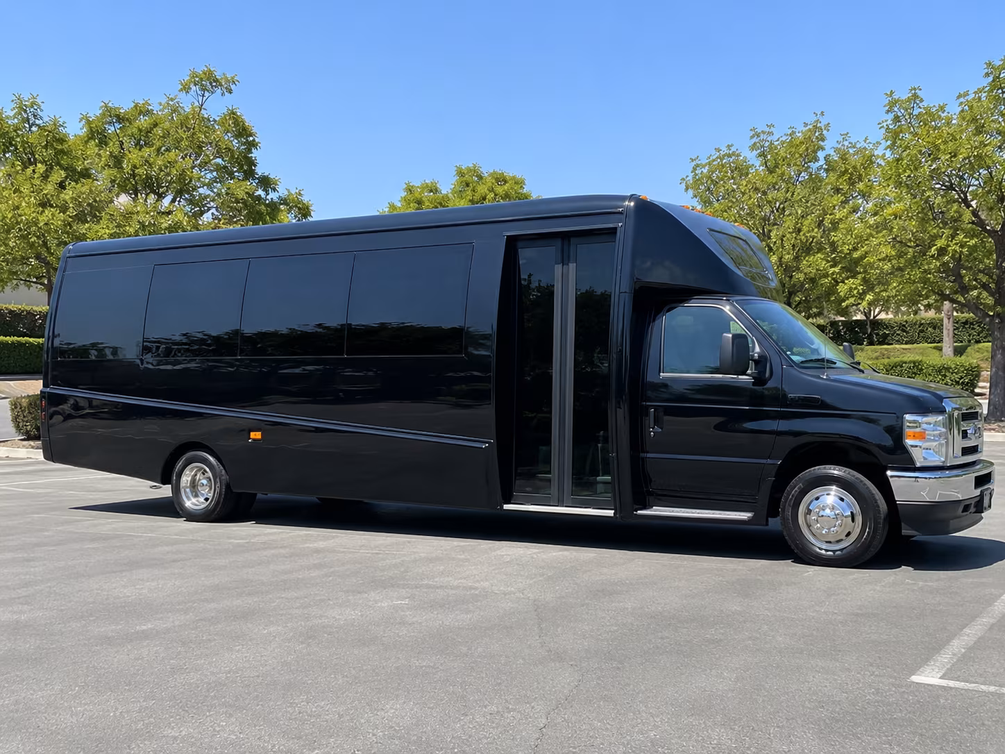 woodbridge bring your wine tour group together with a woodbridge charter bus